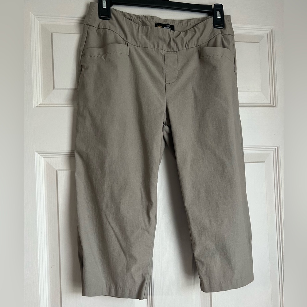 Lee Slim fit, sculpting, size 6 khaki capris